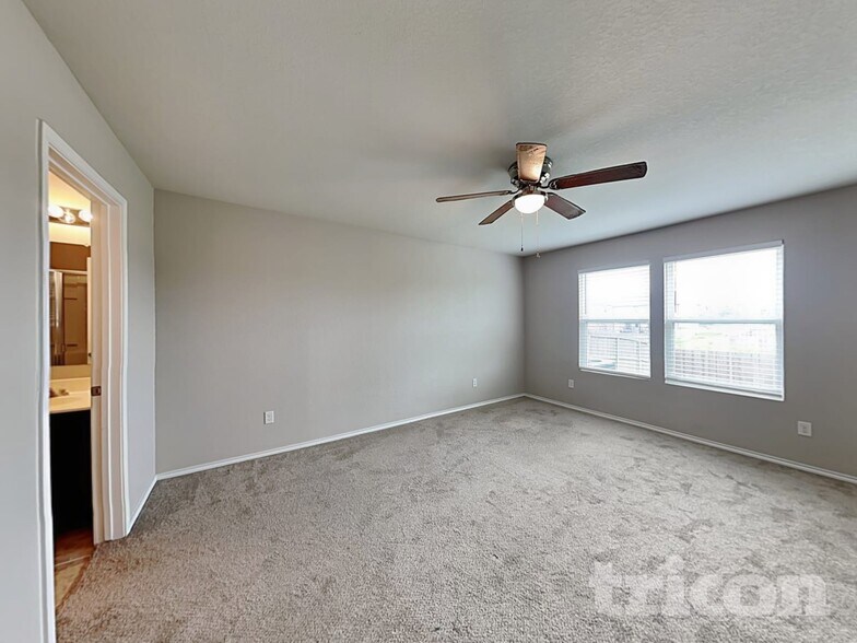Building Photo - 10607 Noble Canyon