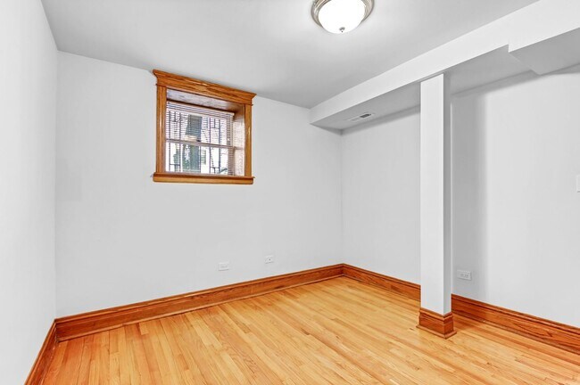 Building Photo - 3806 N Greenview Ave