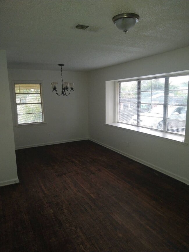 Building Photo - Available Now in 38109 | Spacious 3 Bed, 1 Bath Home for Rent