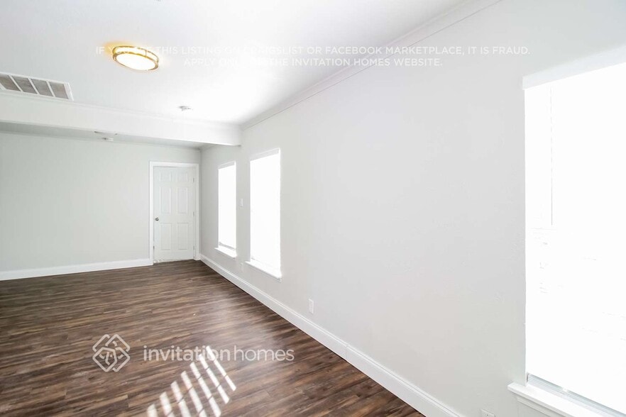 Building Photo - 403 E Standifer St