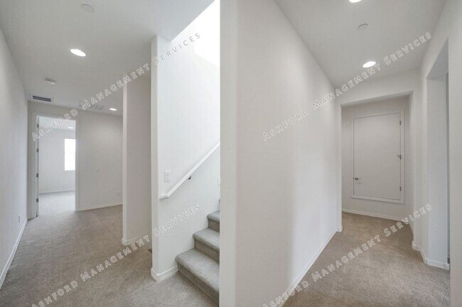 Building Photo - Luxury 3-Bedroom Townhome with Rooftop Dec...