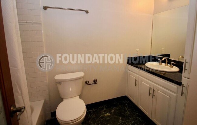 Building Photo - 373 San Luis Way