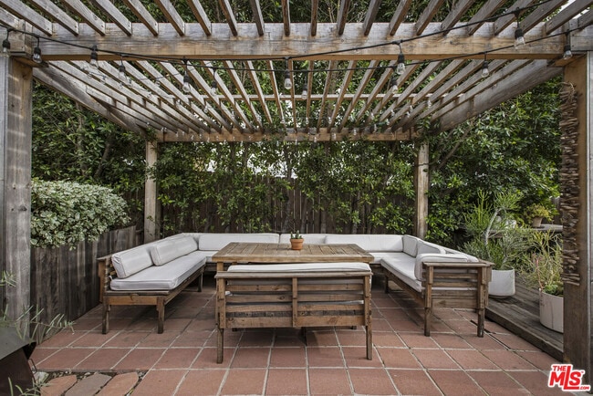 Building Photo - 5215 Almaden Dr