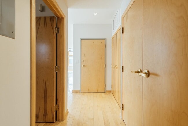 Building Photo - 30 Park Ave