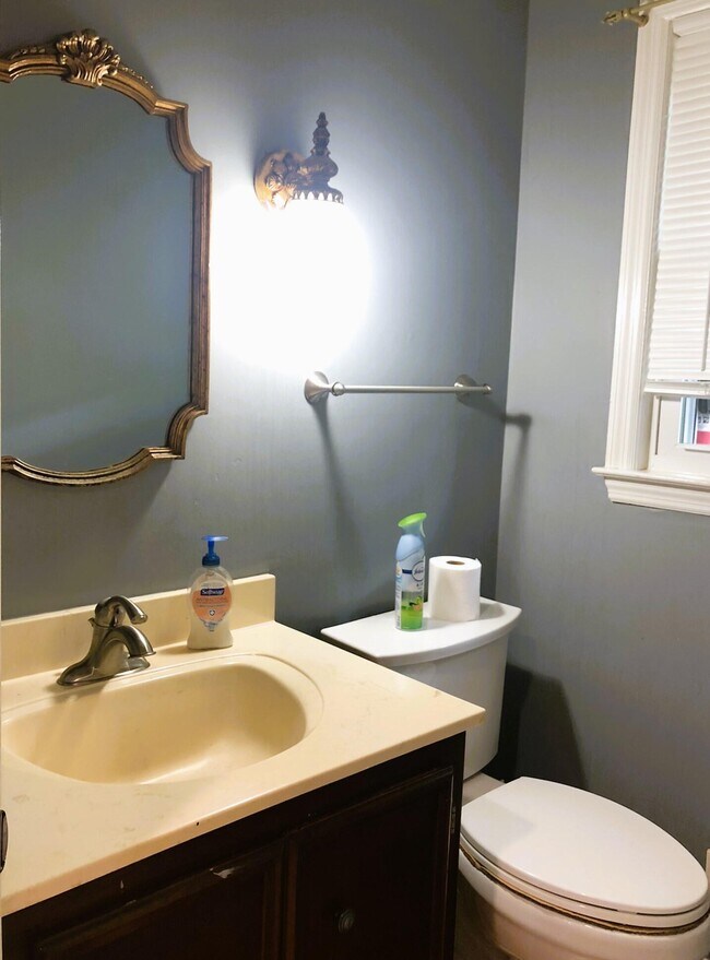 Building Photo - 218 Marty Dr