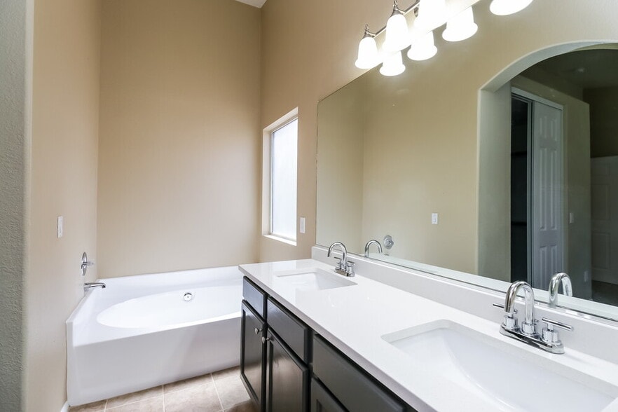 Building Photo - 16048 W Desert Bloom St