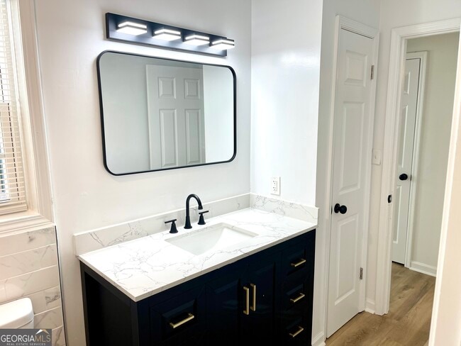 Building Photo - 165 Fieldstone Dr