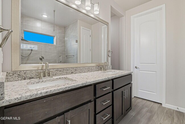 Building Photo - 533 Twilight Dr