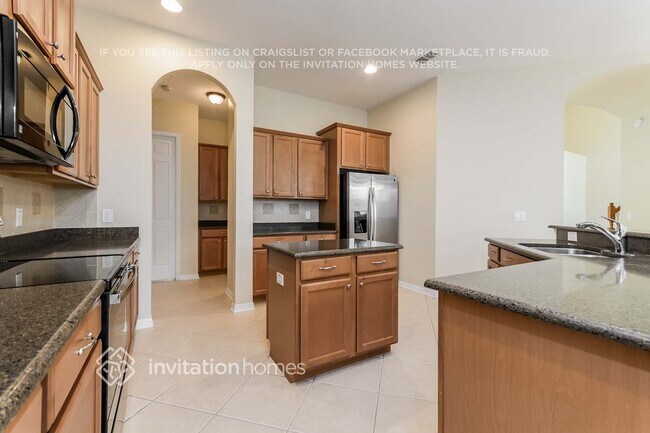 Building Photo - 806 Pecori Terrace