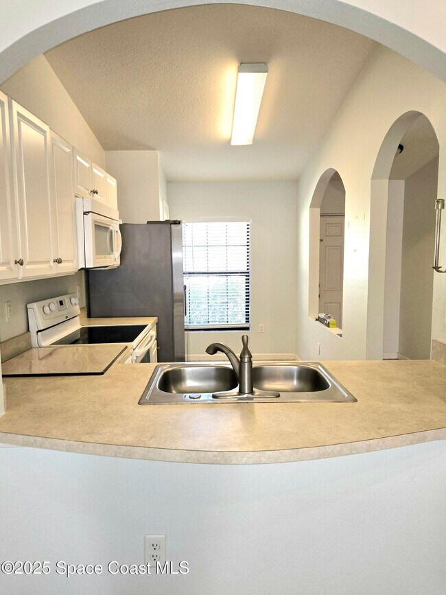 Building Photo - 4550 Radiant Way