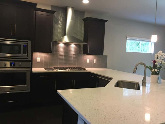 Building Photo - Beautiful 5 bed 3 bath available in Bothell