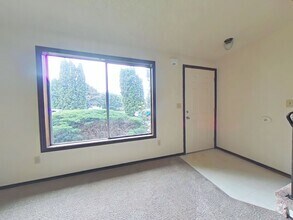 Building Photo - 2 Bedroom 4-Plex ~ South Corvallis ~ Small...