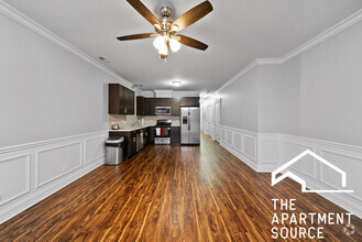 Building Photo - 738 N Avers Ave