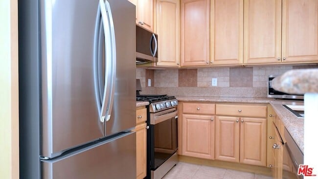 Building Photo - 9005 Cynthia St