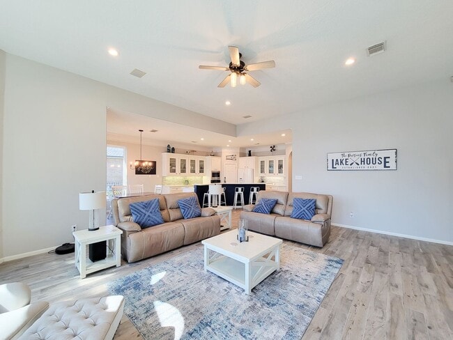 Building Photo - Beautifully designed waterfront property w...