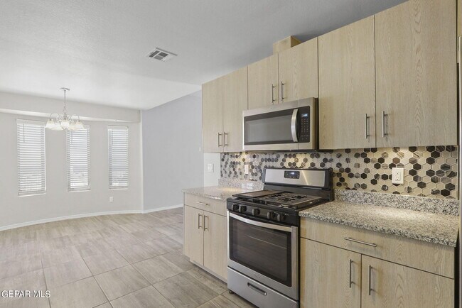 Building Photo - 947 Follifoot Pl