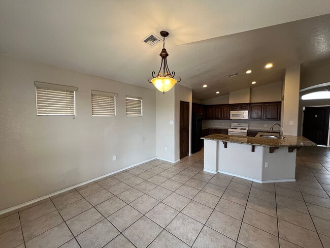 Building Photo - 4 BEDROOM HOME WITH POOL ACCESS!