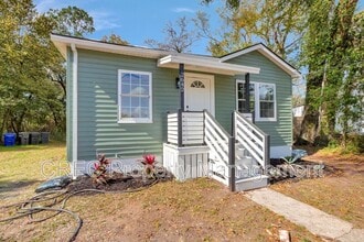 Building Photo - 2642 Ferrara Dr