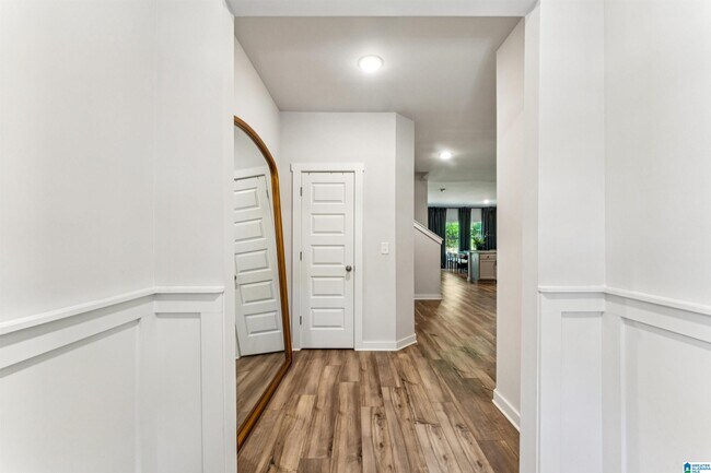 Building Photo - 501 Polo Way