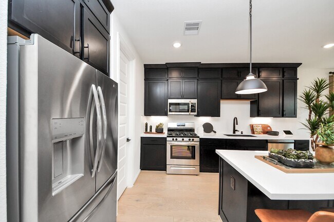 Building Photo - 1418 Revolution Way