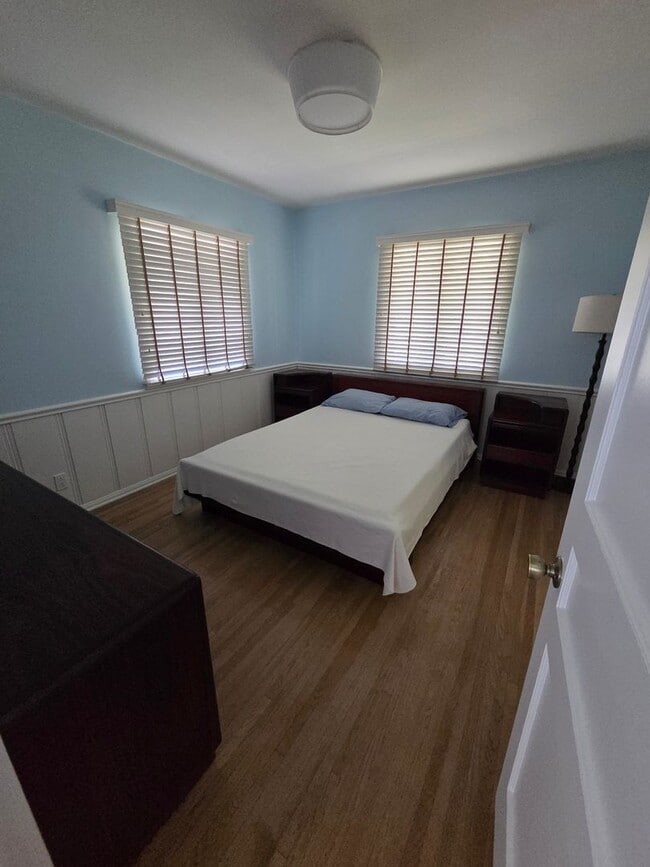 Building Photo - Spacious 3-Bedroom, 2.5-Bath Home with Pool – Fully Furnished!