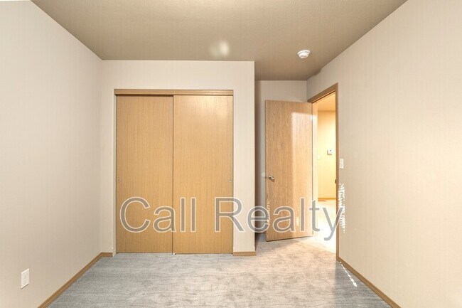 Building Photo - 2714 N Fox Ln