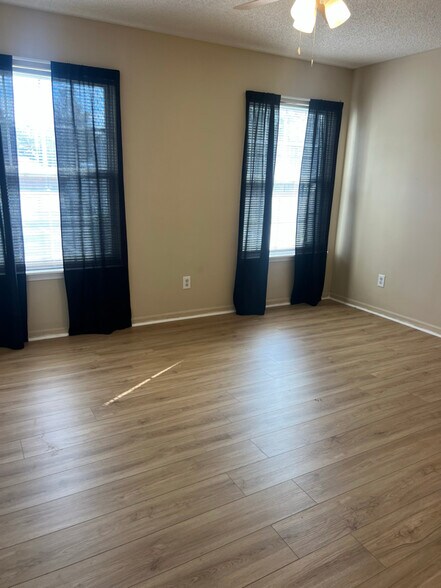 Building Photo - 743 Coventry Ln