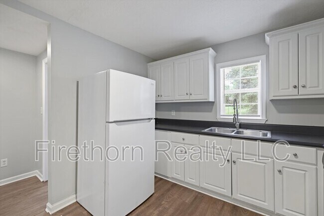 Building Photo - 2140 Veterans Dr