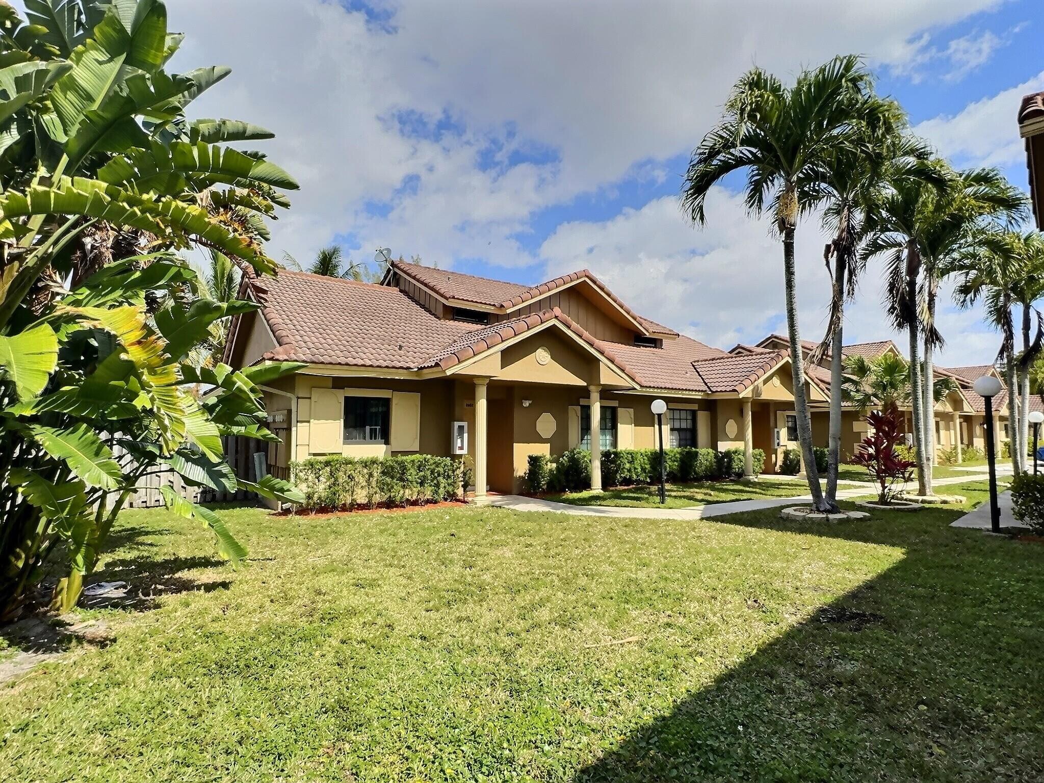 Building Photo - 2652 Riverside Dr