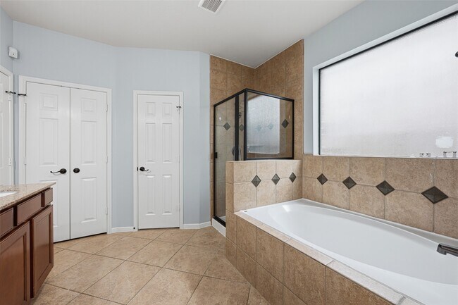 Building Photo - 24039 Via Renata Dr
