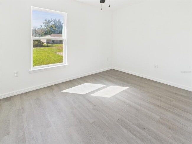 Building Photo - 5323 NW 8th Pl