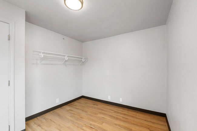 Building Photo - 403 1/2 Garfield St S-19