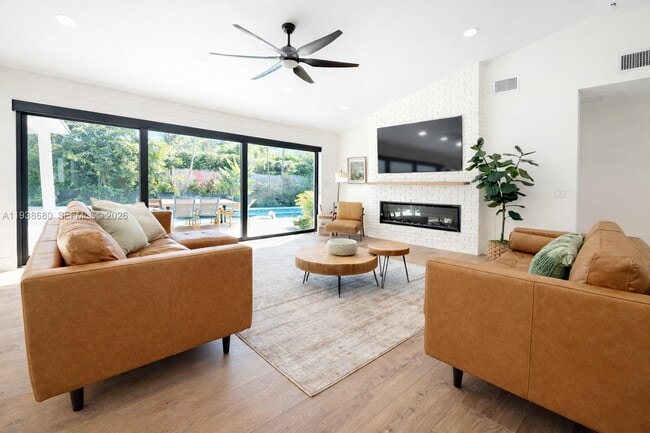 Building Photo - 3540 NE 28th Ave