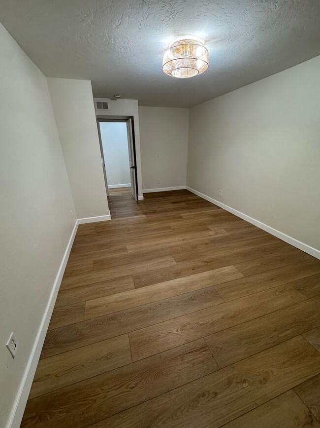 Building Photo - Beautifully Remodeled Home With Front & Si...