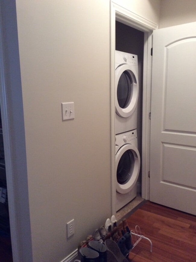 Interior Photo - Walnut Place - 340 S. Walnut