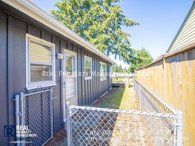 Building Photo - 2301 N Winnifred St