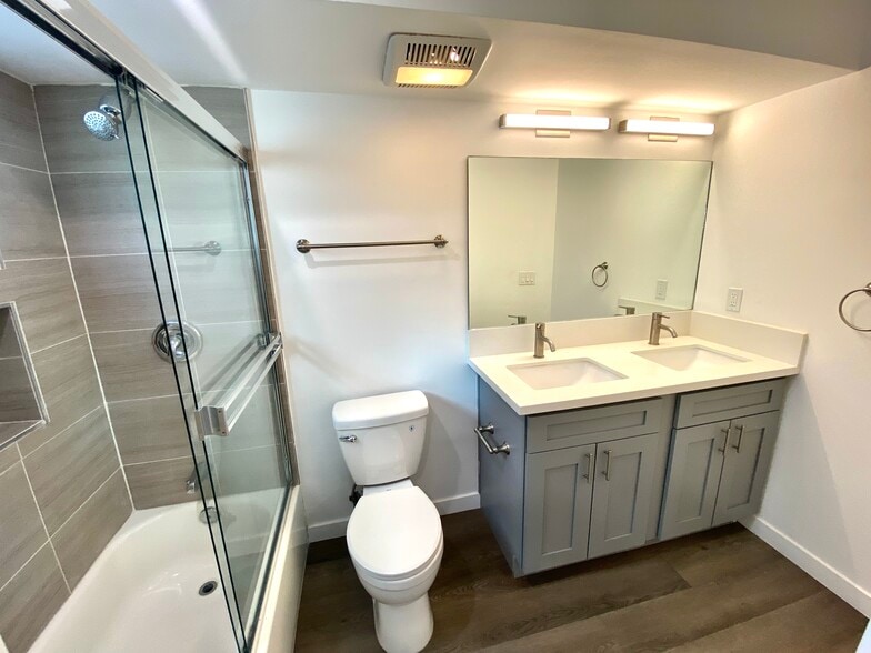 Building Photo - 1885 1/2 W 20th St