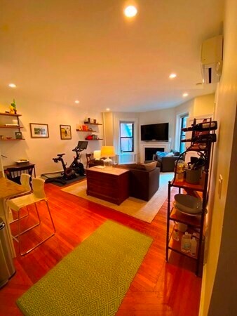 Building Photo - 174 Newbury St