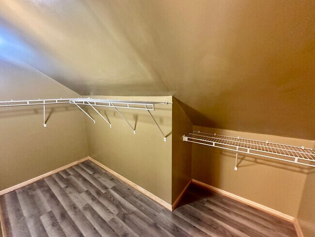Building Photo - Charming 3 Bedroom Single Family Home Available Now!!