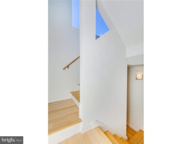 Building Photo - 11 Greenview Ave
