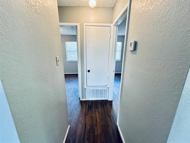 Building Photo - 4901 Merritt Cir
