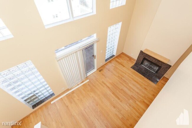 Building Photo - 8735 W Catherine Ave