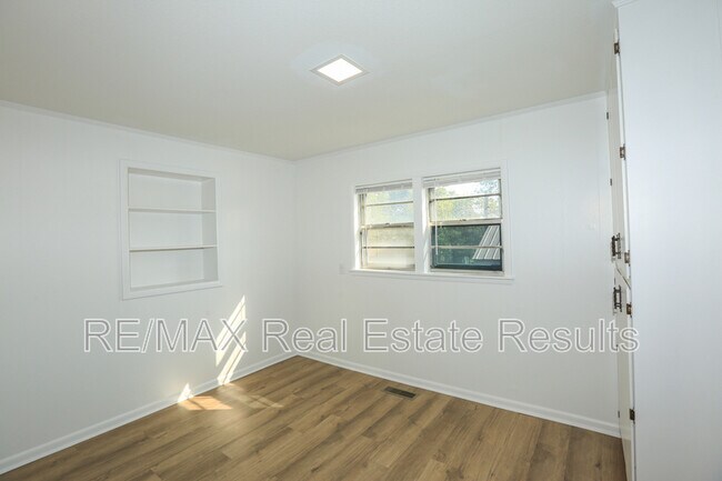 Building Photo - 1741 E 1st Ave