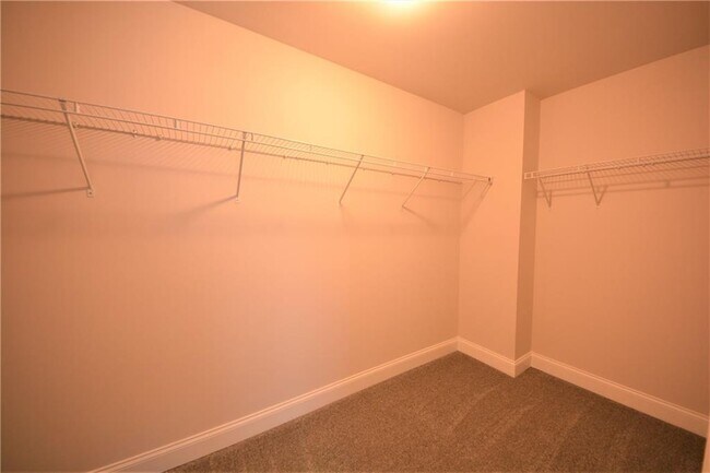 Building Photo - 246 Hellen Vly Dr