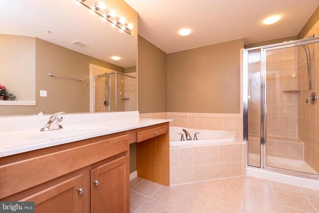 Building Photo - 1206 Maple Grove Ln