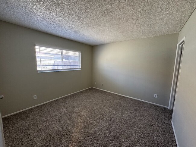 Building Photo - 5723 N 68th Dr