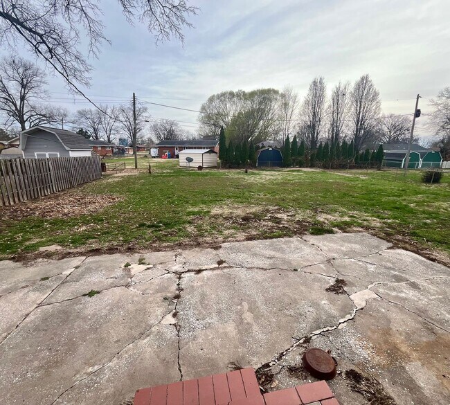 Building Photo - Three bedroom Brick Ranch in Godfrey