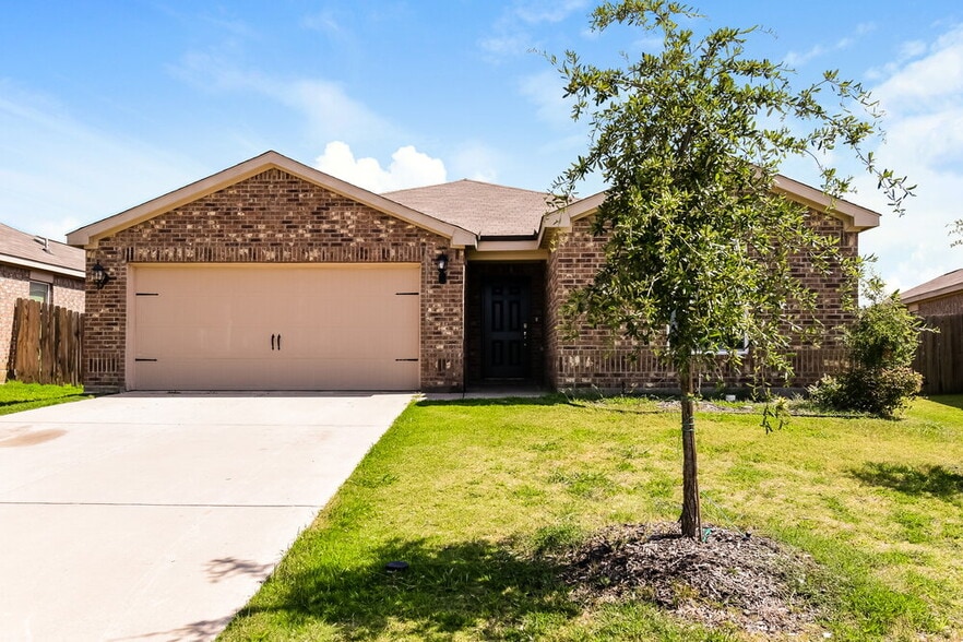 Primary Photo - 1327 Chapman Dr