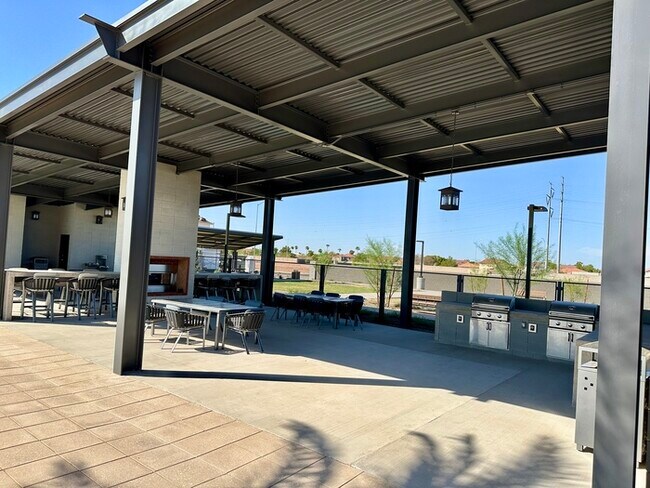 Building Photo - Amazing NEWER Lennar home in Hawes Crossing