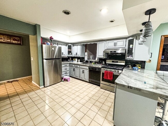 Building Photo - 617 Sycamore St